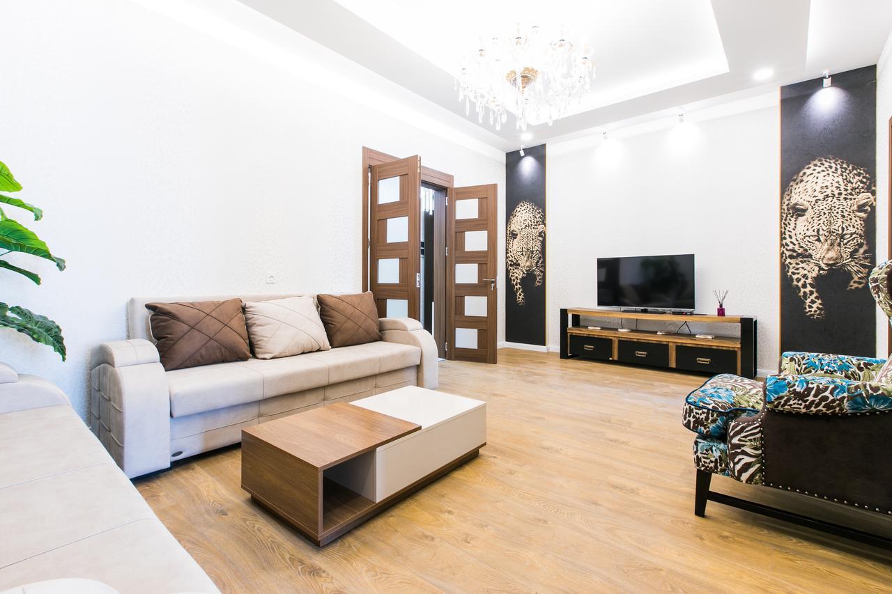 Sweet Home 6 Vip Rustaveli Avenue Тбилиси Екстериор снимка